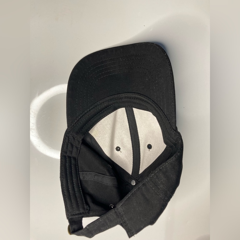 Black Cap 🧢 - Picture 5 of 6